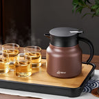 Insulated teapot with built-in infuser
